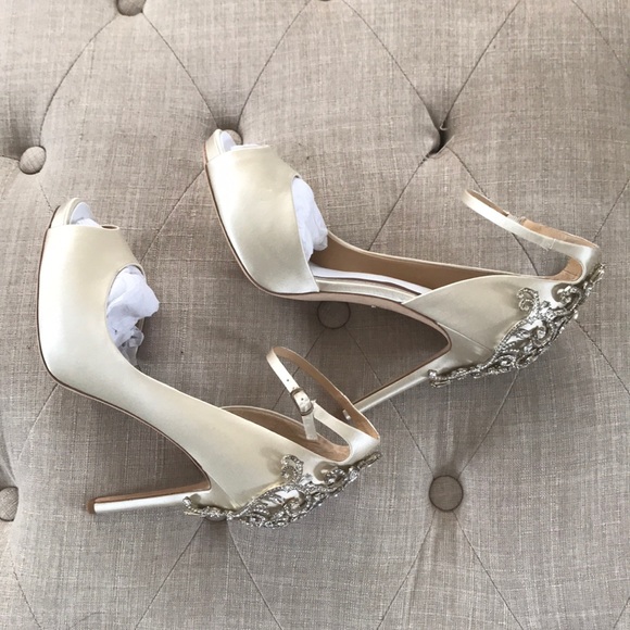 Badgley Mischka Embellished peep toe sandals - Picture 4 of 8